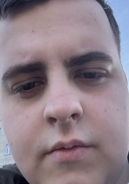 Я Кирилл, 20, знакомлюсь для приятного времяпровождения в Париже