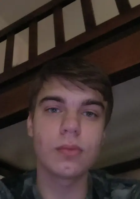 Я Илья, 19, знакомлюсь без обязательств в Донецке