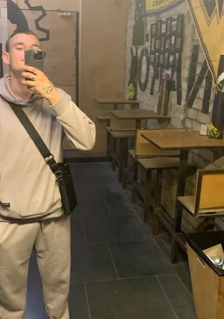 Я Макс, 20 років з Харкова, шукаю знайомства без зобов'язань