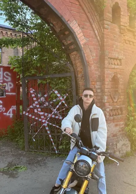 Из Франкфурта-на-майне, мне 26, познакомлюсь