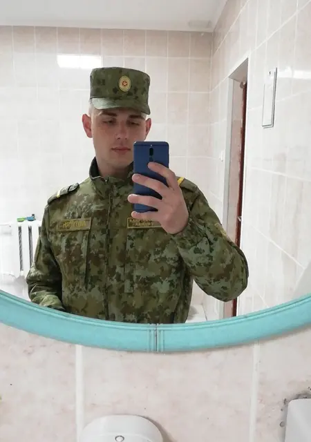 Я Данила, 22, из Мозыря, ищу знакомства на одну ночь