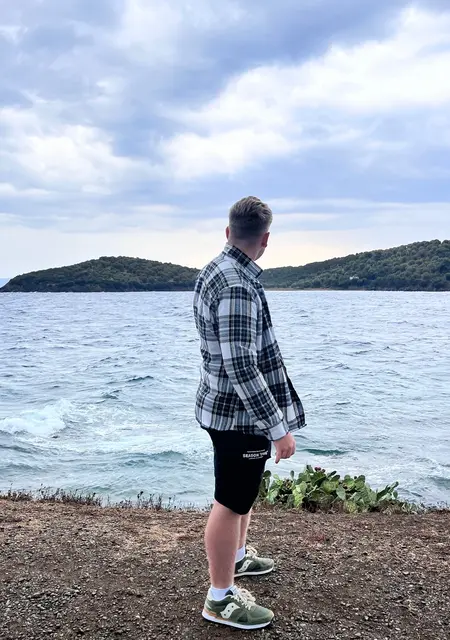 Я Артур, 20, из Бреста, ищу знакомства без обязательств