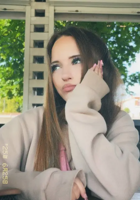 Я Леночка, 20 років з Київ, шукаю знайомство для спілкування