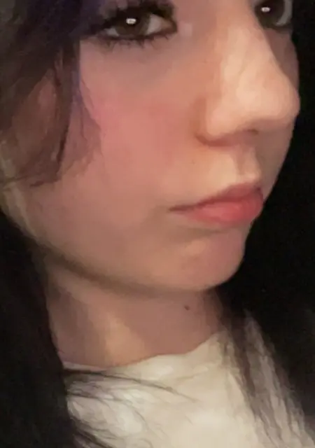 I'm Rhiannon Elaine, 18 from Rotherham, seeking connections for virtual conversation