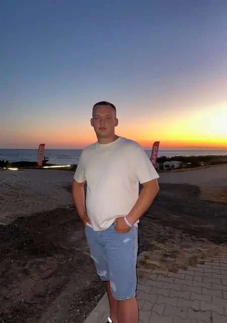 Дима з Чернігова, шукаю на сайті відкриті стосунки