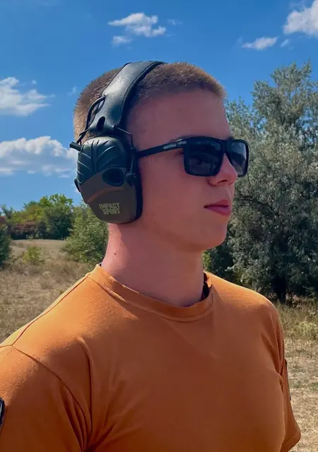 Я Денис Удодов, 18 років з Києва, шукаю знайомство для вірт