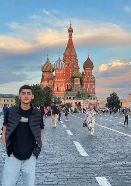 Я Emil, 20, знакомлюсь без обязательств в Париже