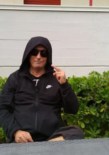 Я Jannis Kuimdzidis, 42, знакомлюсь в Праге