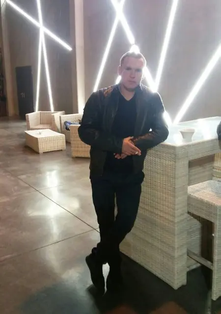 Роман з Чернігова, мені 37 років, познайомлюсь без зобов'язань