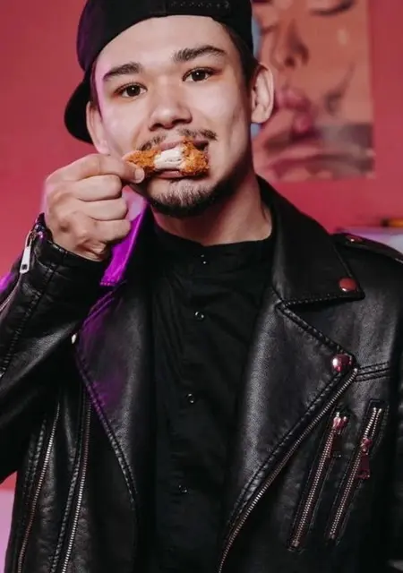 Илья из Берлина, мне 22, познакомлюсь для приятного времяпровождения