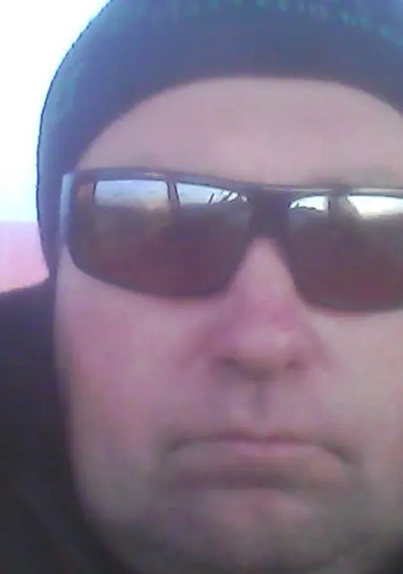 Я Геннадий, 60 років з Добропілля, шукаю знайомства без зобов'язань