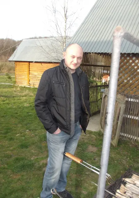 Я Ярослав, 40, из Дрогобича, ищу знакомства на одну ночь