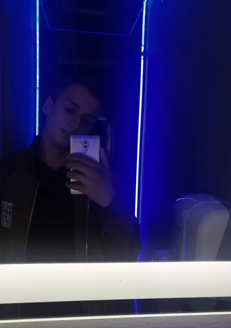 Я Давид, 25, из Брод, ищу знакомство для приятного времяпровождения