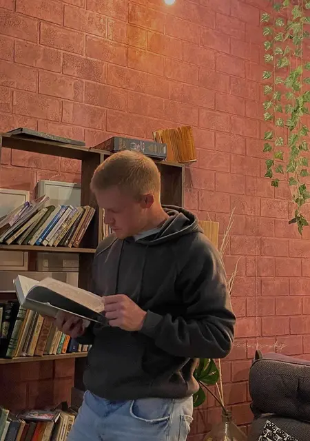 Я Александр, 27, из Днепра, ищу знакомства без обязательств