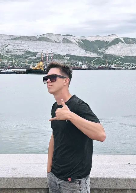 Александр из Лутугина, ищу на сайте постоянные отношения