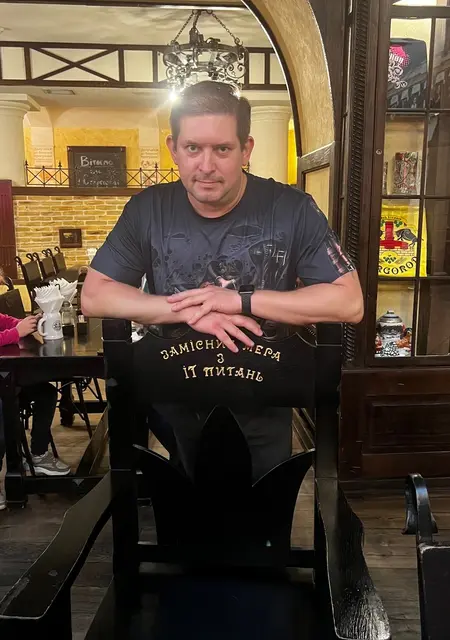 Я Валентин, 48 років з Дніпра, шукаю знайомства без зобов'язань