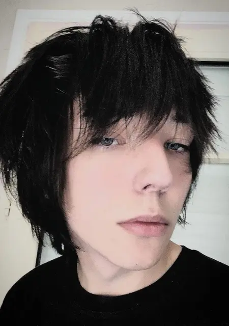 Artem из Сен-Бриё, мне 18, познакомлюсь для постоянных отношений