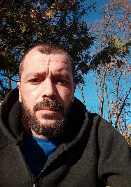 Я Сергій, 37 років з Сокиряни, шукаю знайомства без зобов'язань