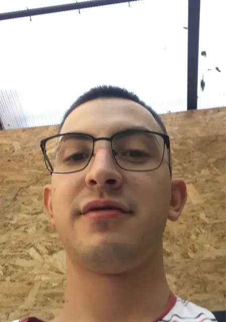 Я Вова, 22, из Мелитополя, ищу знакомство для постоянных отношений