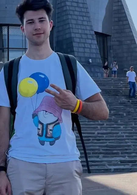 Я Олексійчик, 21 років, знайомлюсь для відкриті стосунки у Чернівцях