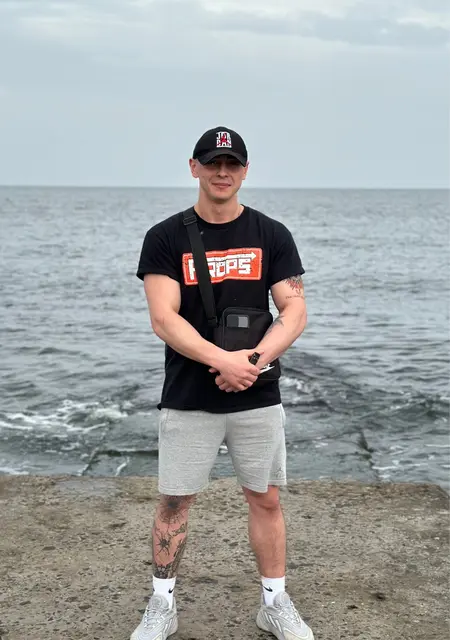 Я Илья, 24, знакомлюсь без обязательств в Одессе