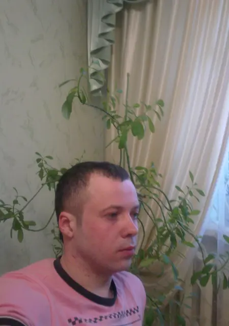 Я Артем, 40, знакомлюсь без обязательств в Макеевке