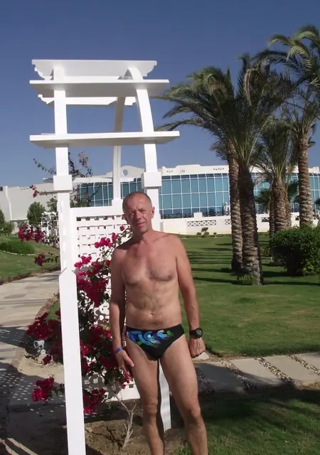 Я Сергей, 64, из Могилёва, ищу знакомства на одну ночь