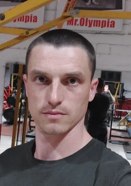 Я Саша, 35, из Мелитополя, ищу знакомства на одну ночь