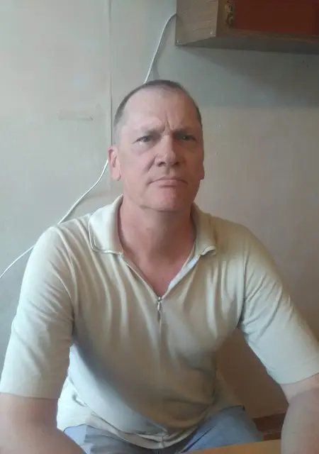 Я Сергей, 60, из Каменского, ищу знакомства без обязательств