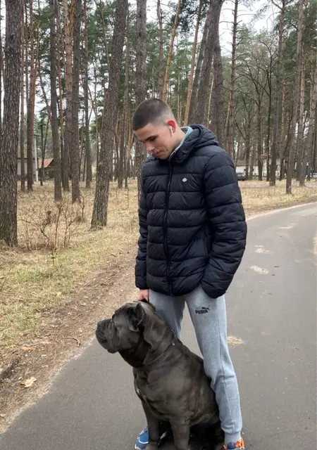 Я Илья, 21 років, знайомлюсь на одну ніч у Києві