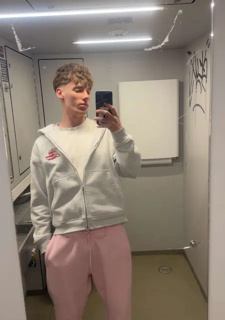 Daniel из Хилле, ищу на сайте знакомства без обязательств