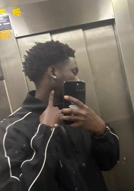 Soy Younouch Ndiaye, 26 años de Bilbao, busco conocer gente para relación abierta