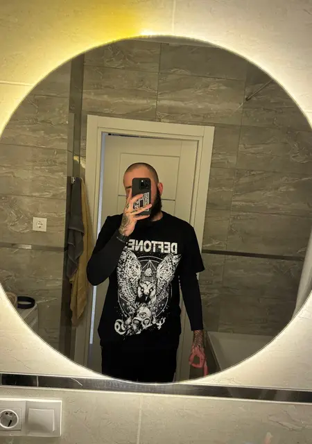 Я Максим, 25 років, знайомлюсь на одну ніч у Харкові