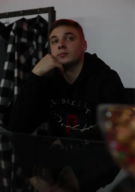 Я Саша, 23, из Черновцов, ищу знакомство для общения