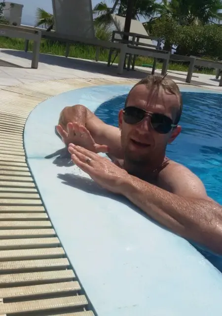 Александр из Черновцов, мне 39, познакомлюсь для приятного времяпровождения