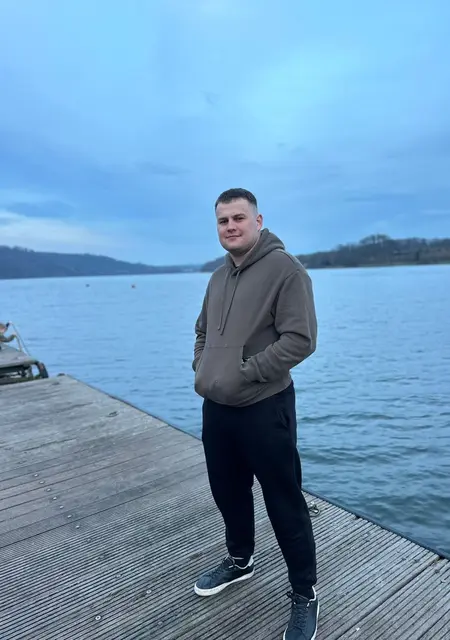 Vlad из Леопольдсхёэ, мне 29, познакомлюсь на одну ночь