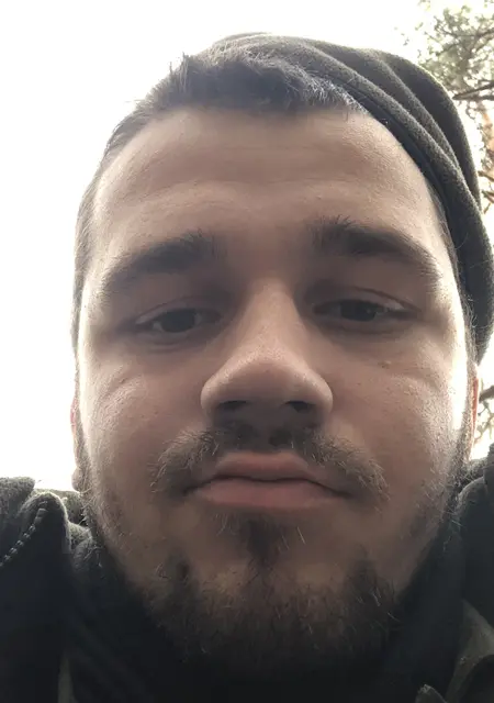 Я Денис, 26, из Стаханова, ищу знакомства на одну ночь