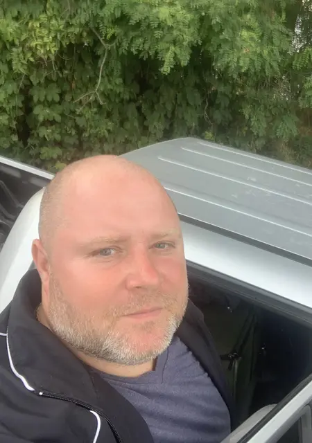 Я Mihail, 35, из Франкфурта-на-майне, ищу знакомства без обязательств