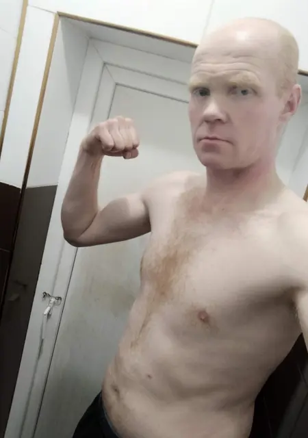 Ruslan из Хмельницкого, ищу на сайте знакомства без обязательств