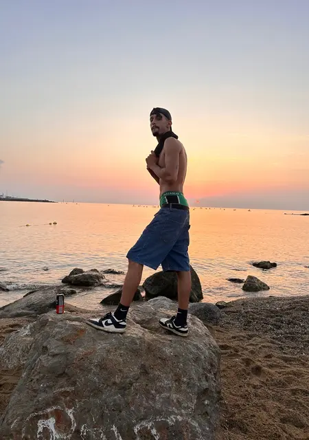 Soy Ashraf, 29 años de Barcelona, busco conocer gente para relación sin ataduras