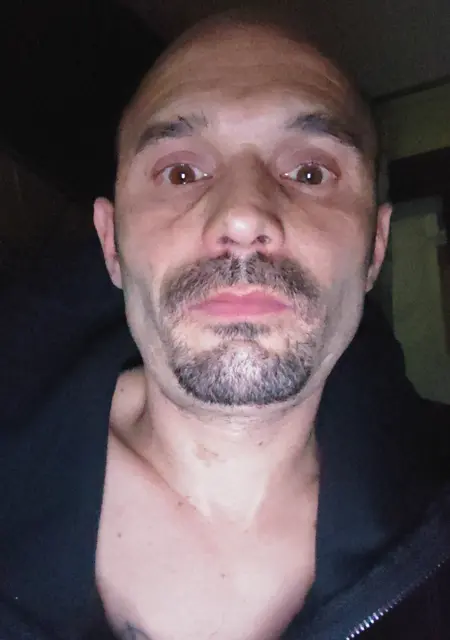Soy Dani, 38 años de Santa Coloma de Gramenet, busco conocer gente para lío de una noche