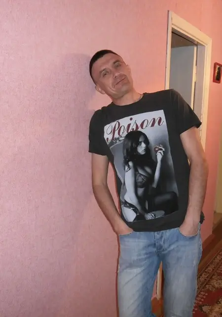 Я Саша, 48, знакомлюсь без обязательств в Слуцке