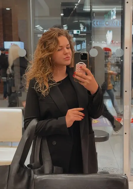 Я Виолетта, 30, знакомлюсь для открытые отношения в Берлине