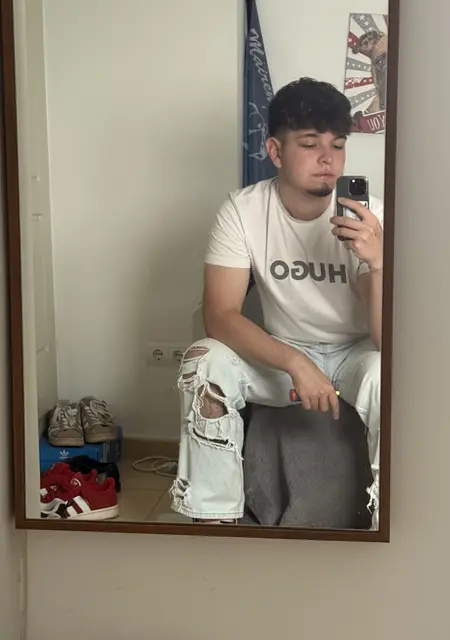 Yasin de Aljarafe, tengo 18 años, listo para conocer para lío de una noche