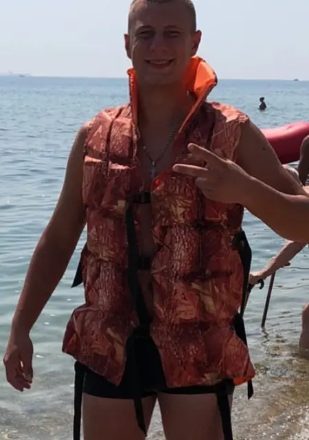 Петя из Ботропа, мне 27, познакомлюсь на одну ночь