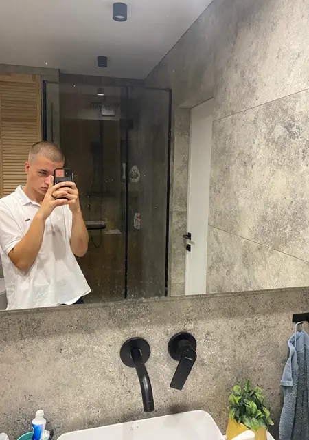 Я Илья, 20, знакомлюсь на одну ночь в Бресте