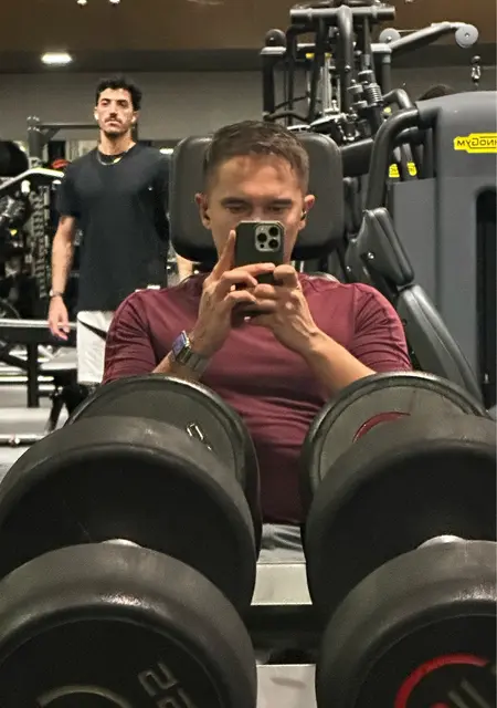 Игорь из Дубая, ищу на сайте знакомства без обязательств