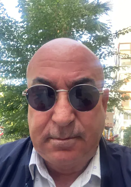 Я Bünyamin, 53, знакомлюсь на одну ночь в Измире