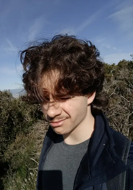 Bernat de Igualada, tengo 18 años, listo para conocer para relación abierta