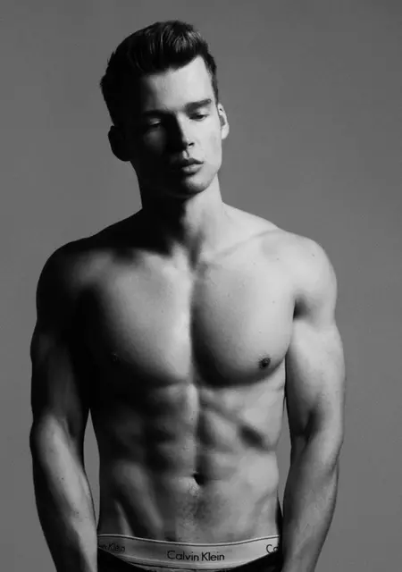 Я Igor, 26, знакомлюсь на одну ночь в Барселоне